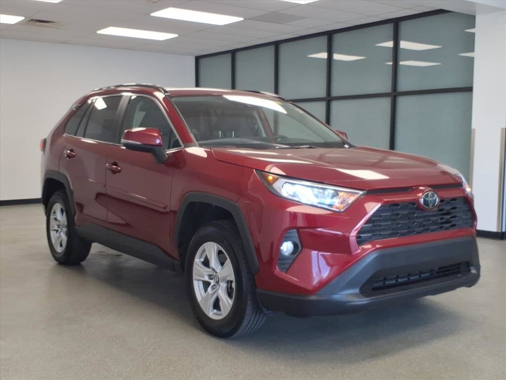 2021 Toyota RAV4 XLE photo 3