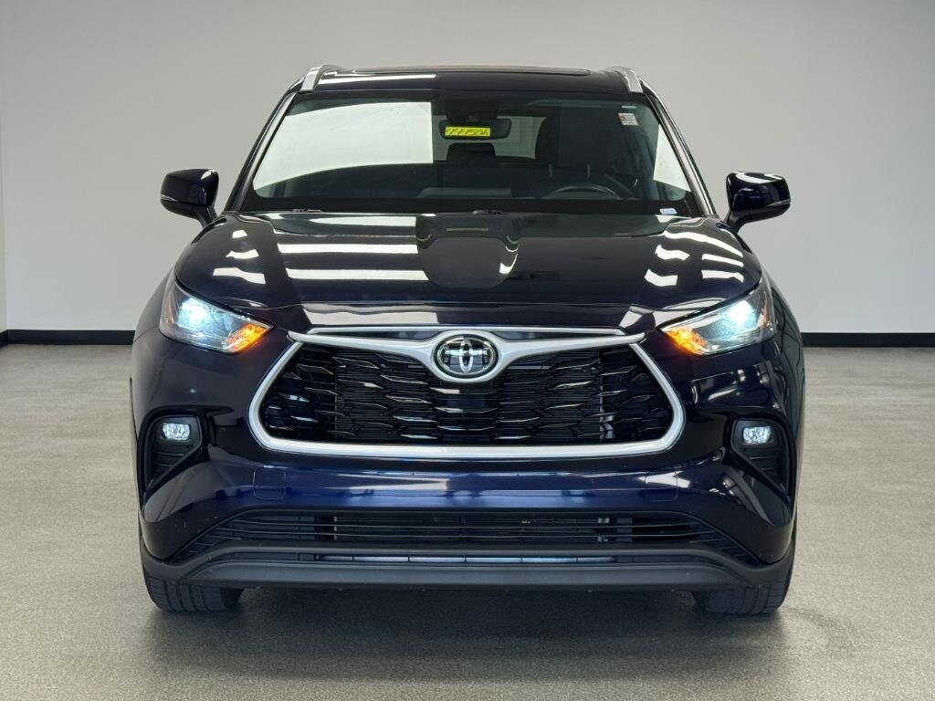 2022 Toyota Highlander XLE photo 2