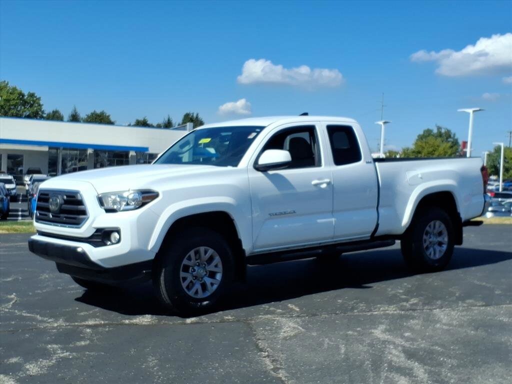 2018 Toyota Tacoma SR5 photo 2