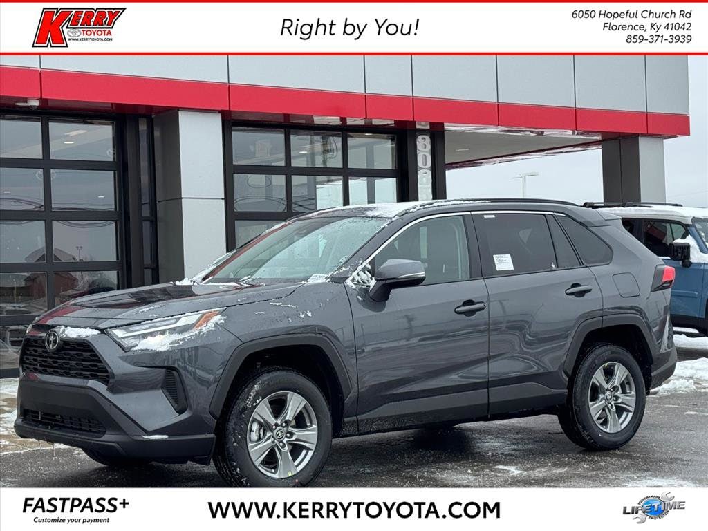 2025 Toyota RAV4 XLE's photo