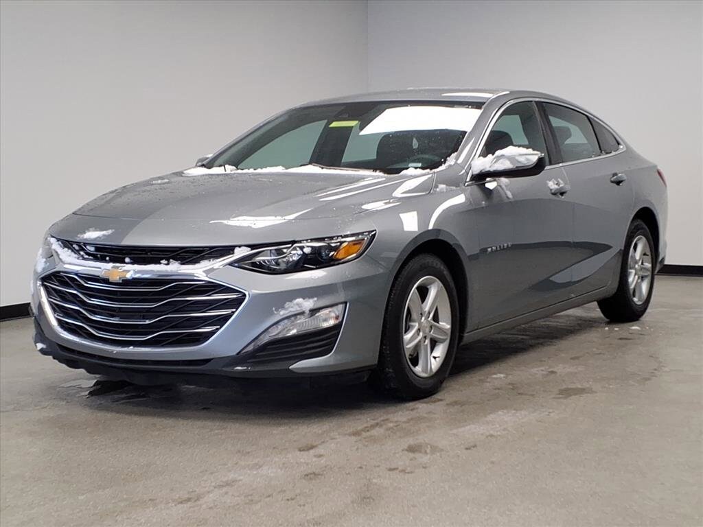 2024 Chevrolet Malibu 1LT photo 2