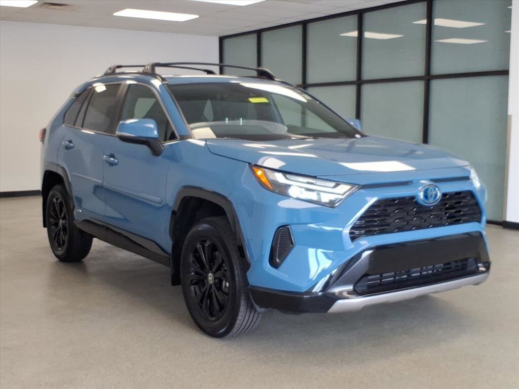 2024 Toyota RAV4 Hybrid SE photo 2