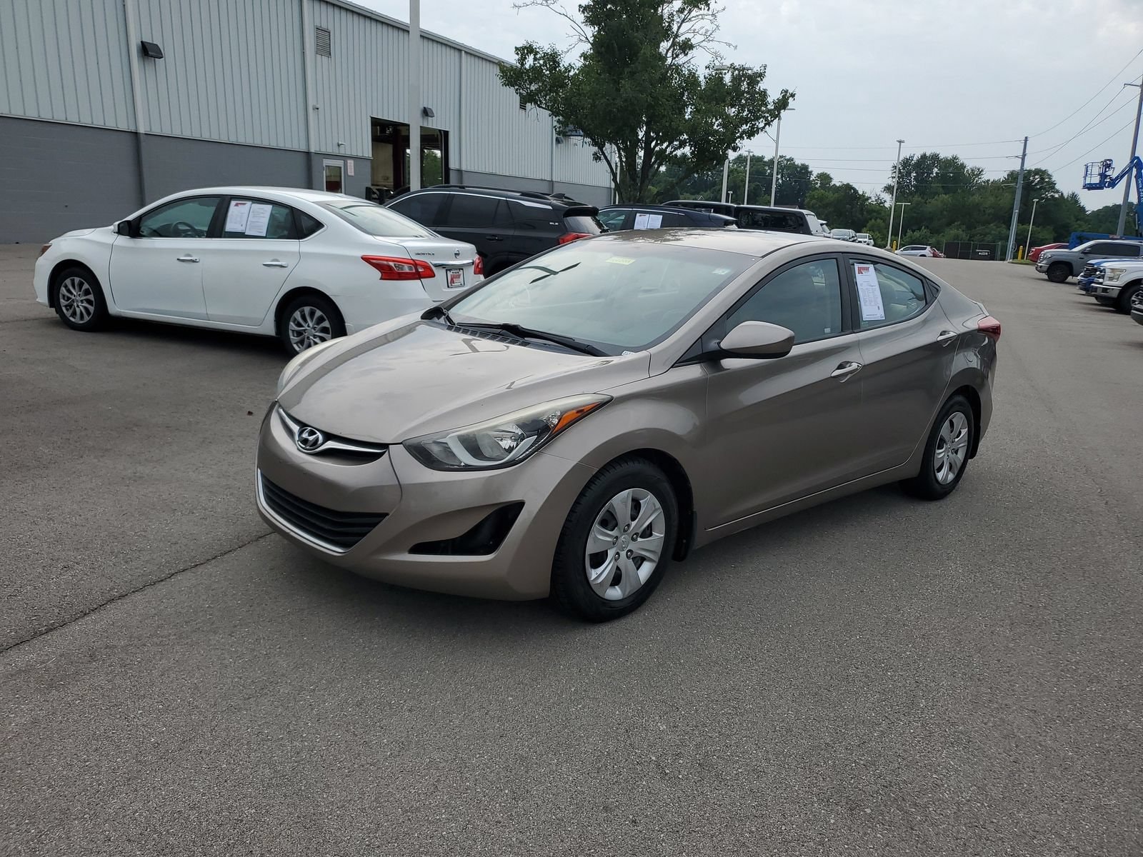 Used 2016 Hyundai Elantra SE with VIN 5NPDH4AE8GH758242 for sale in Florence, KY
