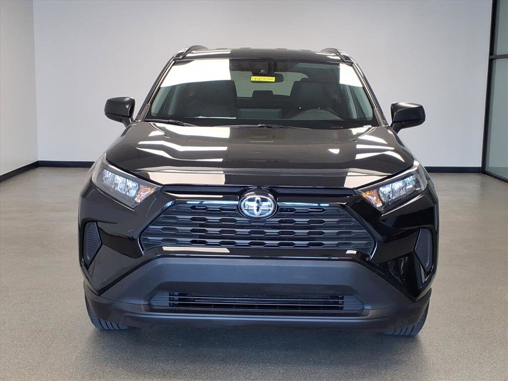 2021 Toyota RAV4 LE photo 3