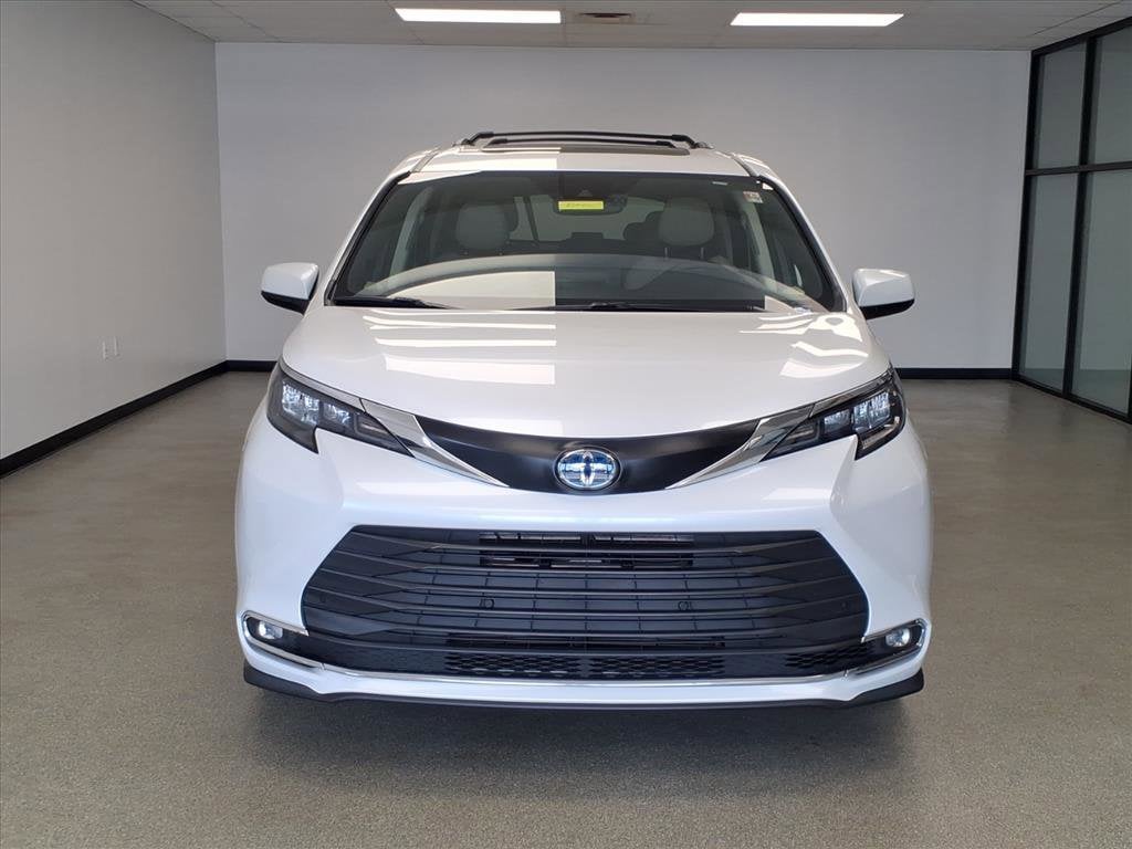 Certified 2024 Toyota Sienna XLE Van Passenger Van