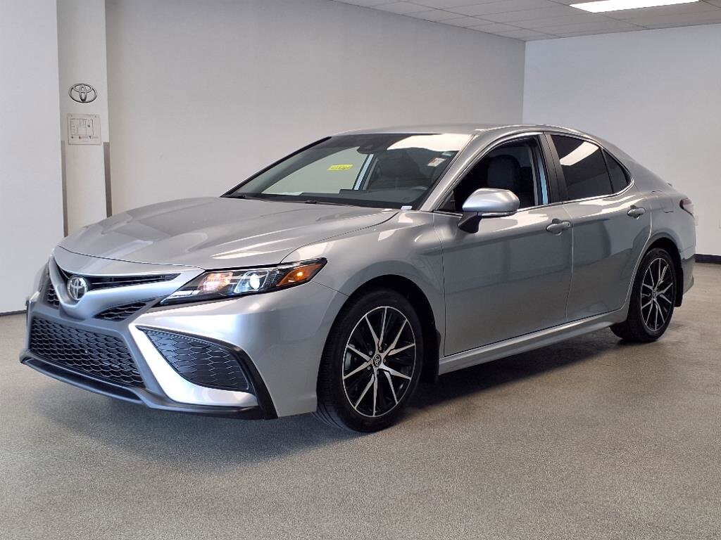 2024 Toyota Camry SE photo 2