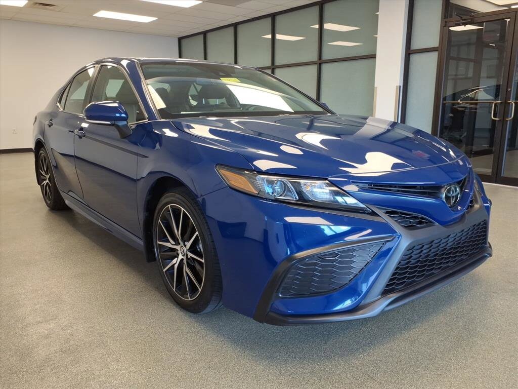 2023 Toyota Camry SE photo 3