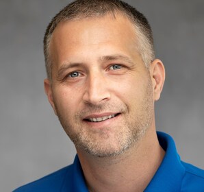 Staff member Elvis Knezic from ID_424390