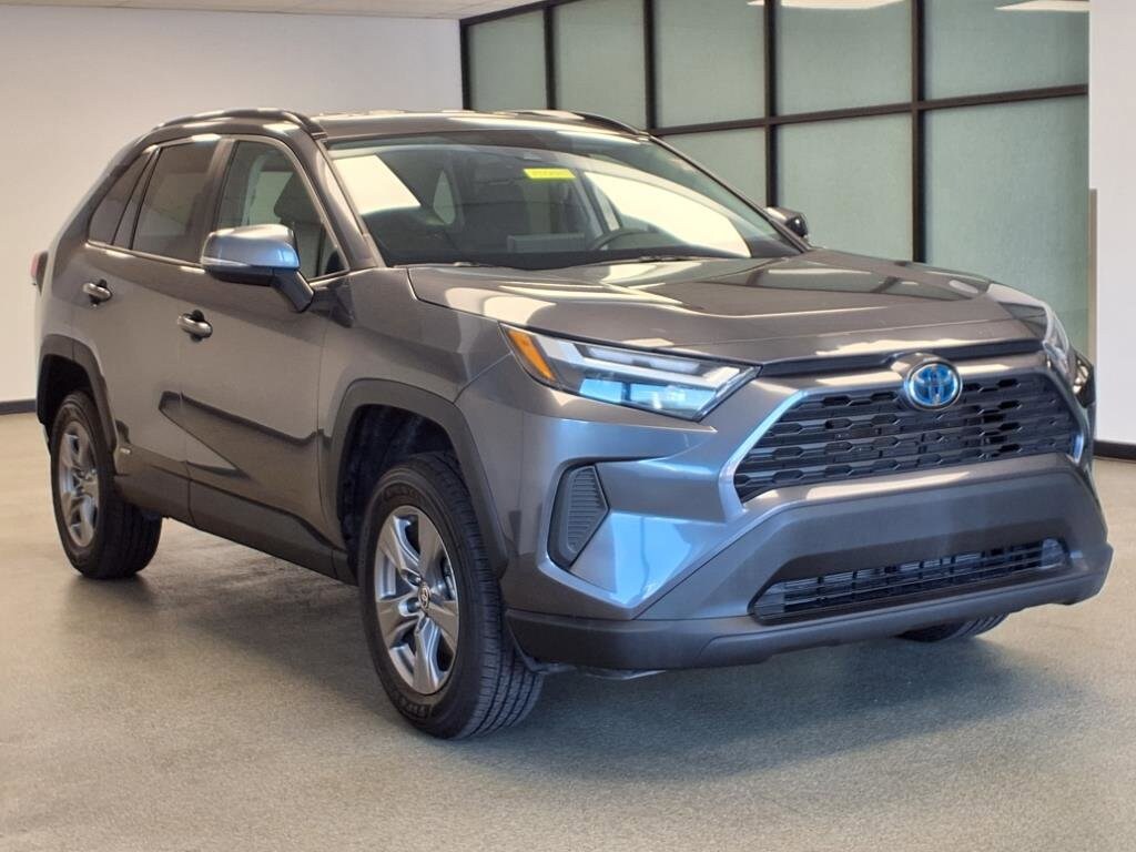 2024 Toyota RAV4 Hybrid XLE photo 4