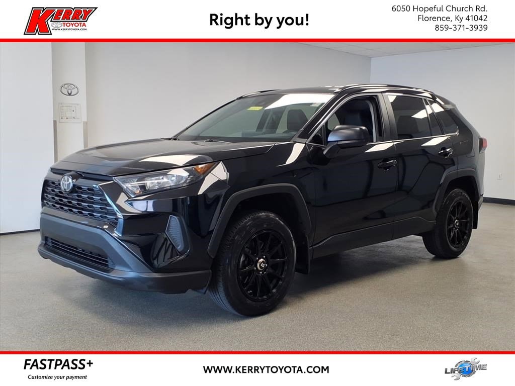 2021 Toyota RAV4 LE's photo