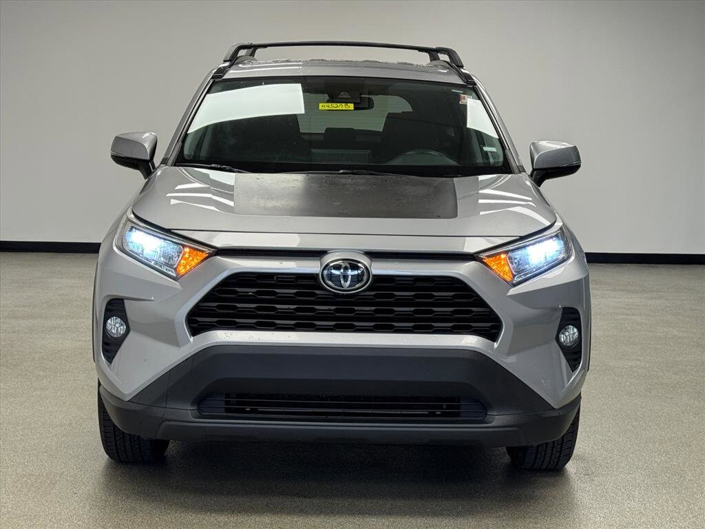 2021 Toyota RAV4 XLE photo 2