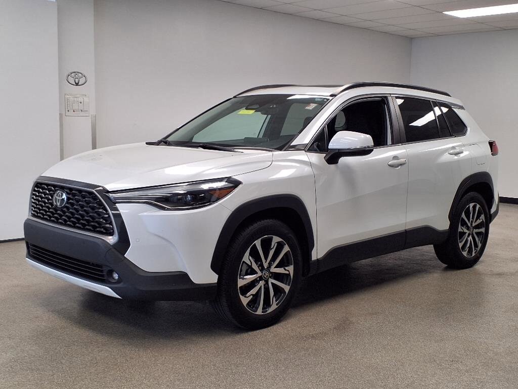 2023 Toyota Corolla Cross XLE photo 2
