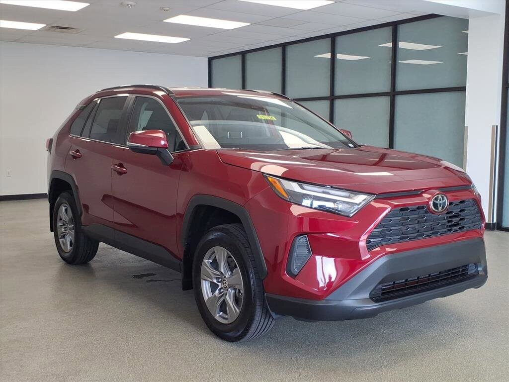 2024 Toyota RAV4 XLE photo 3