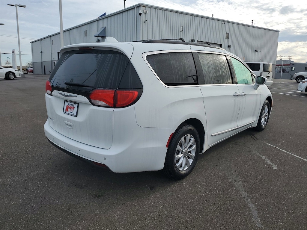 Used 2017 Chrysler Pacifica Touring-L Van