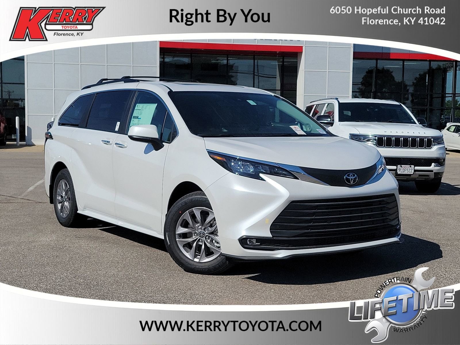 2026 Toyota Sienna XLE 8-Passenger Hybrid FWD's photo