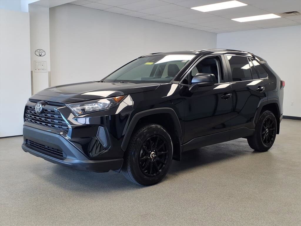 2021 Toyota RAV4 LE photo 2