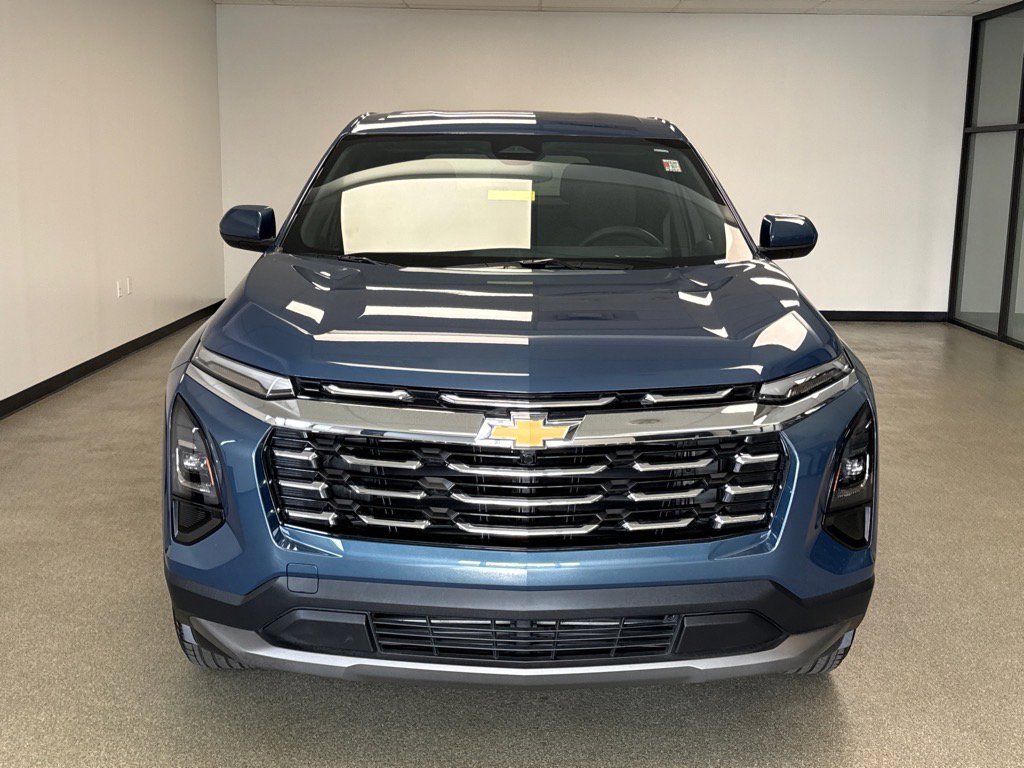 2025 Chevrolet Equinox LT photo 3