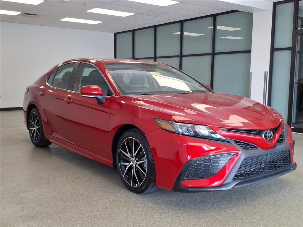 2022 Toyota Camry SE photo 4