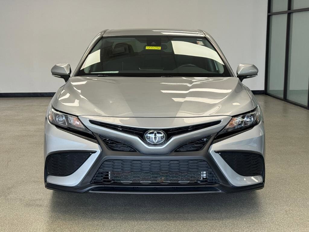 2024 Toyota Camry SE photo 2