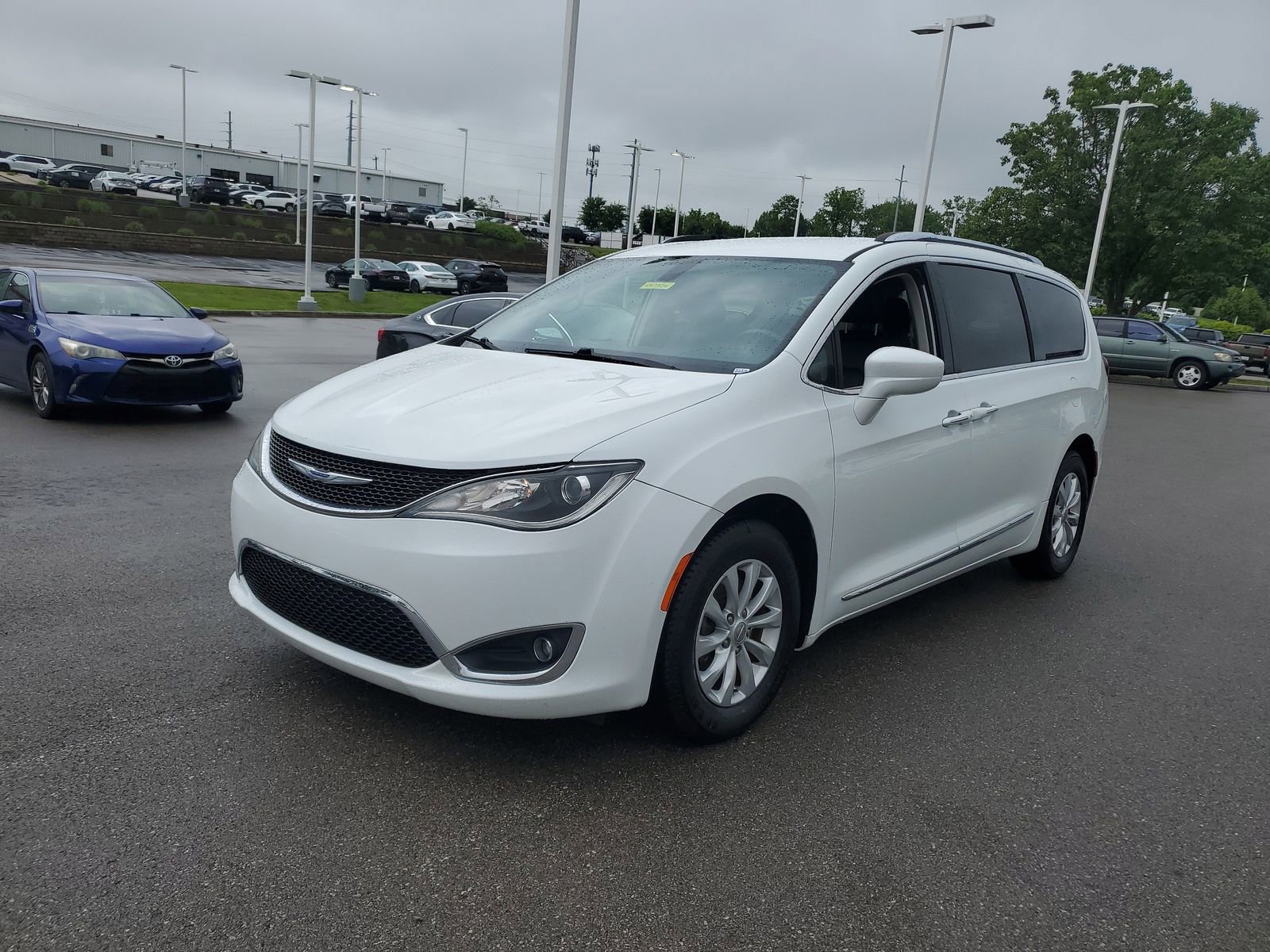 2019 Chrysler Pacifica Touring L's photo