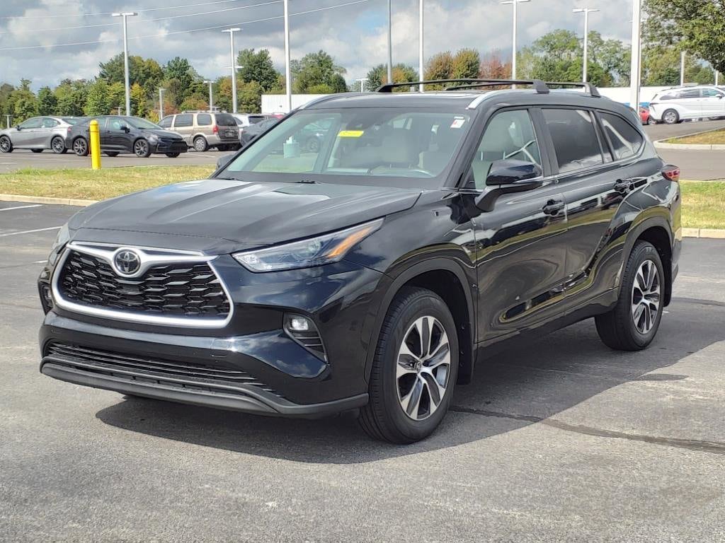 Used 2023 Toyota Highlander XLE with VIN 5TDKDRBH2PS520731 for sale in Florence, KY