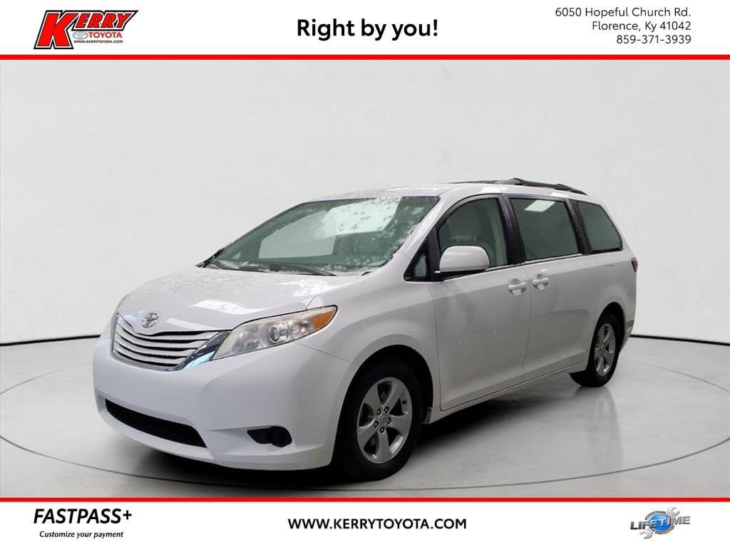 2016 Toyota Sienna LE's photo