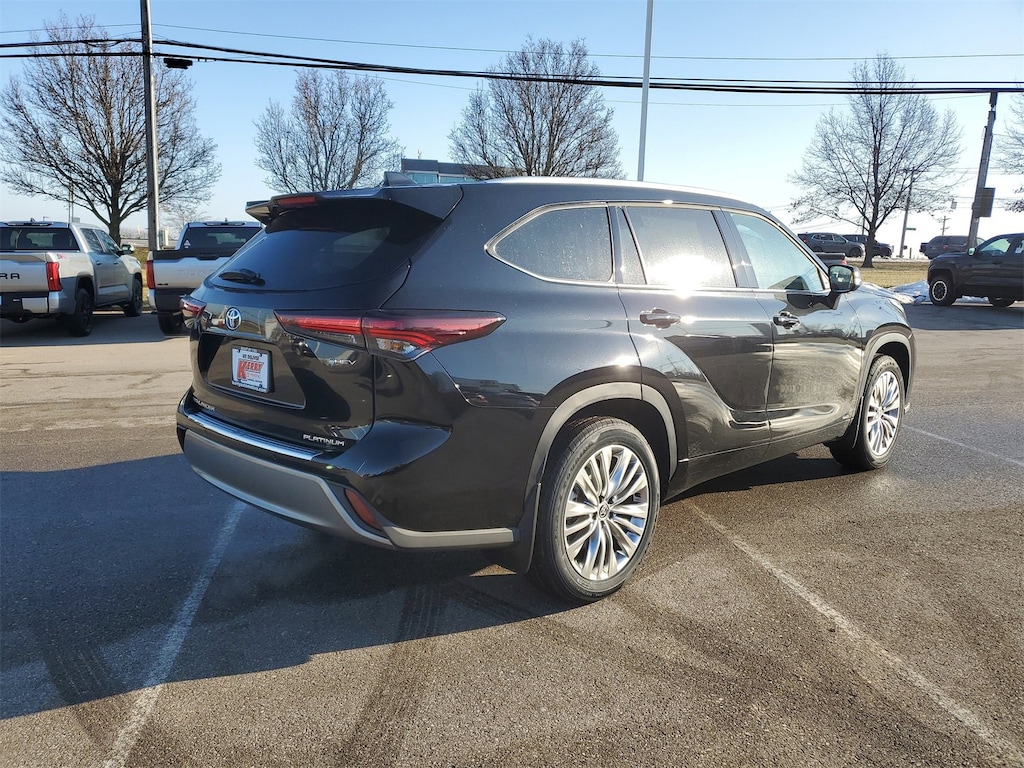 New 2026 Toyota Highlander Hybrid Platinum SUV