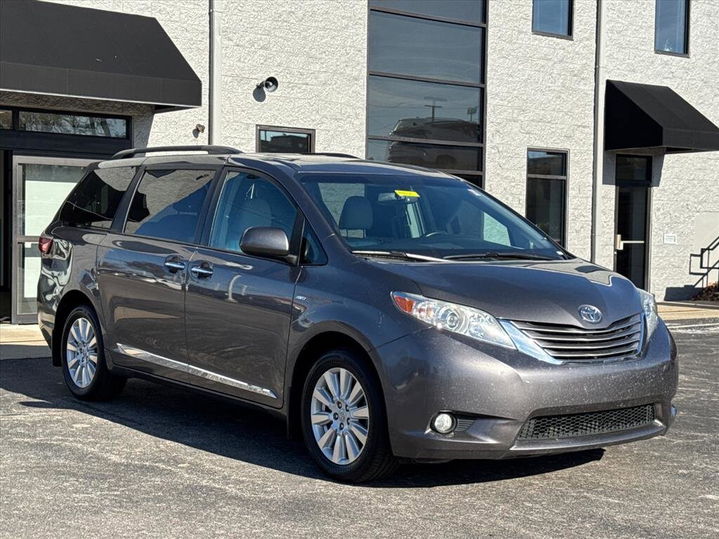 2017 Toyota Sienna XLE Premium photo 4