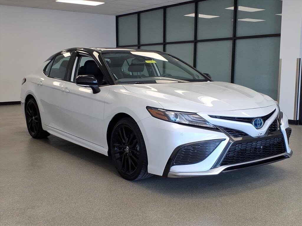 2023 Toyota Camry Hybrid XSE photo 4