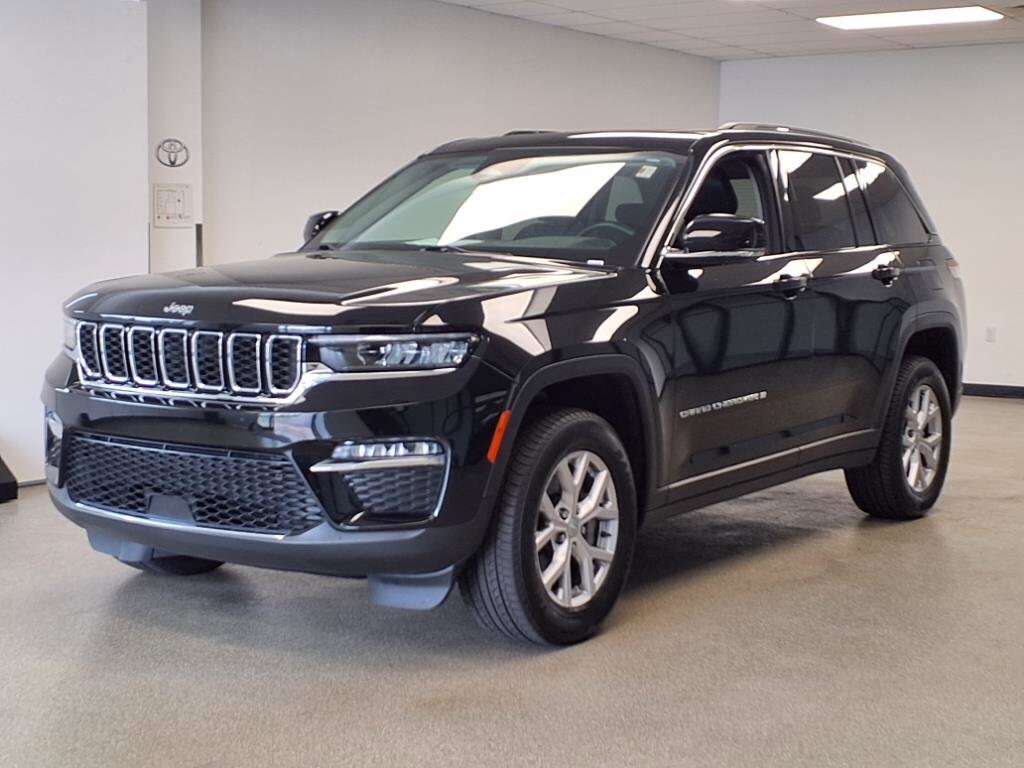 2022 Jeep Grand Cherokee Limited photo 2