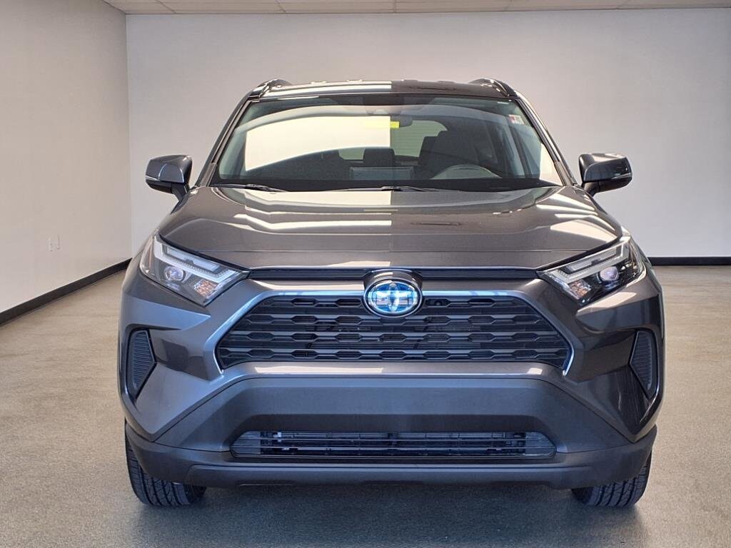 2024 Toyota RAV4 Hybrid XLE photo 3