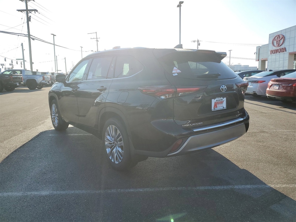New 2026 Toyota Highlander Hybrid Platinum SUV
