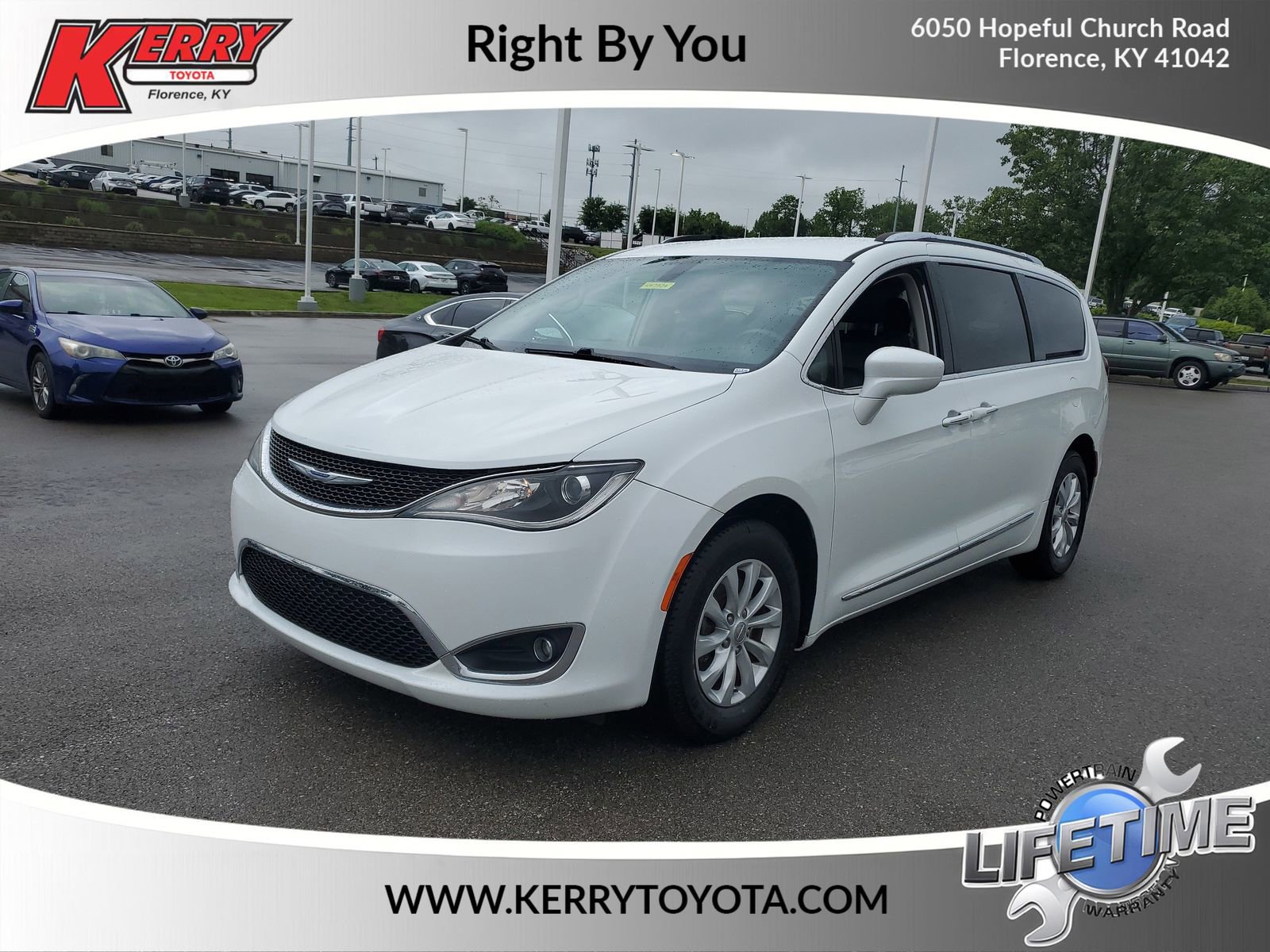 2019 Chrysler Pacifica Touring L's photo
