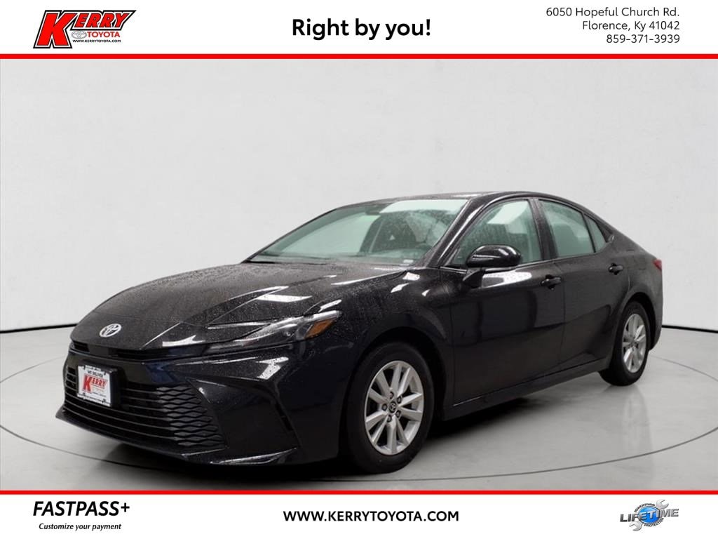 2025 Toyota Camry LE's photo