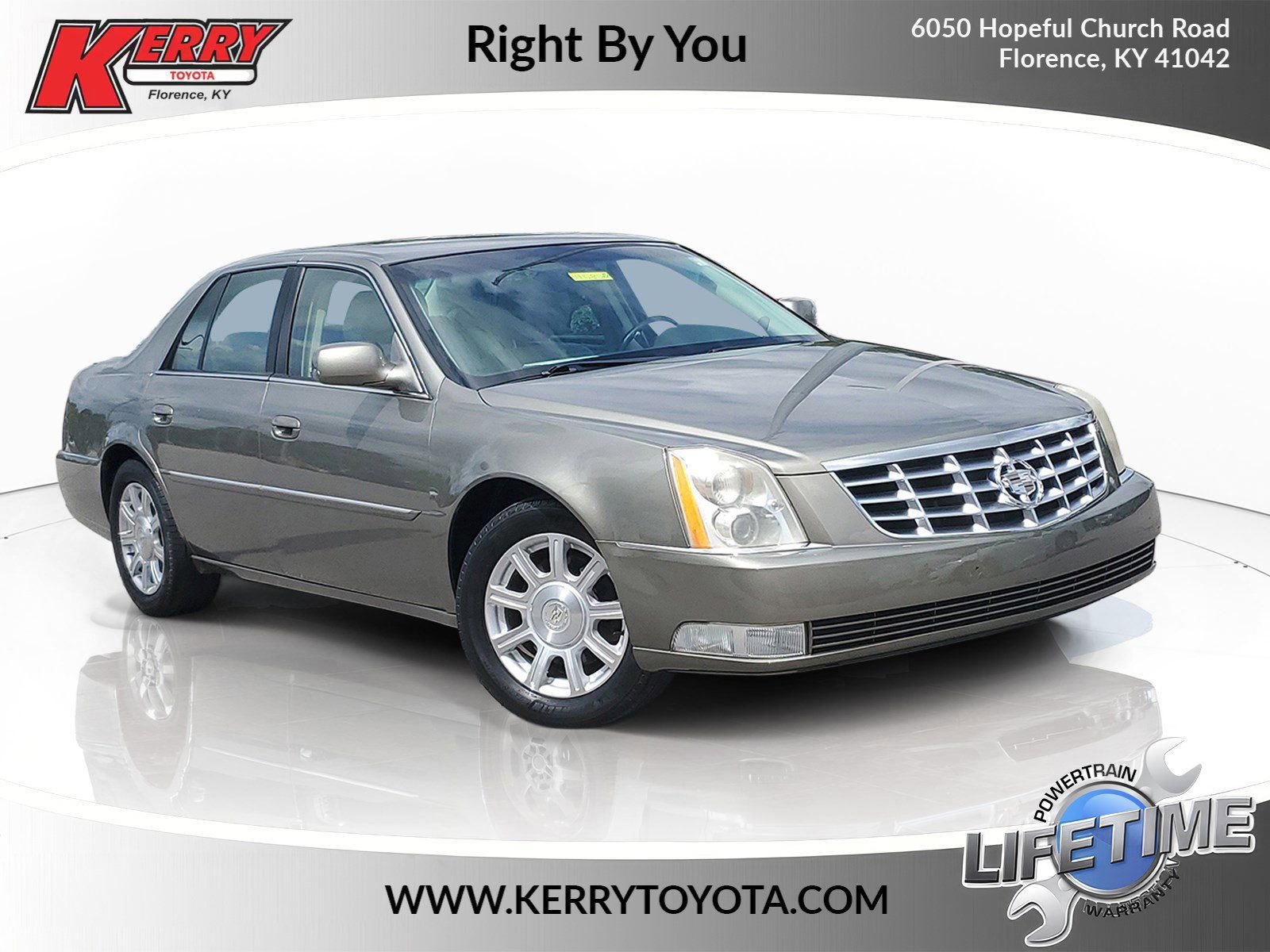 2011 Cadillac DTS Standard's photo