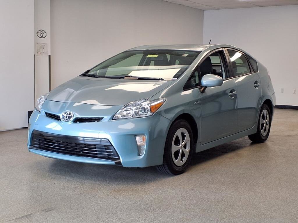 2013 Toyota Prius Two photo 2