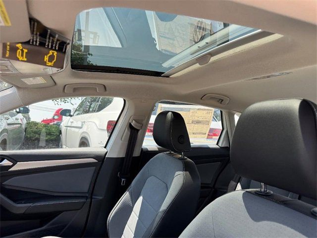 2025 Volkswagen Jetta SE - Photo 8