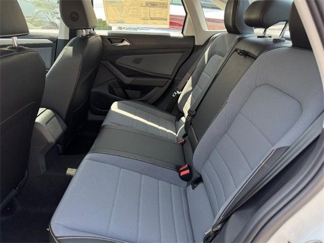 2025 Volkswagen Jetta SE - Photo 6