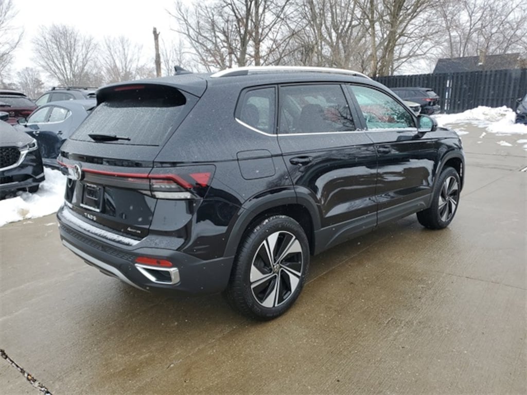 Certified 2025 Volkswagen Taos 1.5T SE SUV