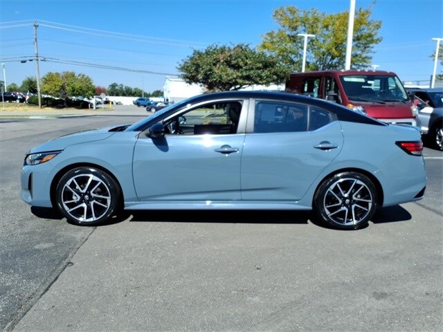 2024 Nissan Sentra SR photo 2