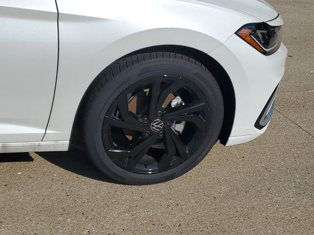 2025 Volkswagen Jetta SE - Photo 6