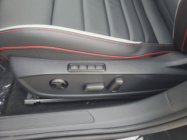 2026 Volkswagen Golf GTI SE - Photo 17