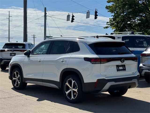 2025 Volkswagen Tiguan SE photo 2
