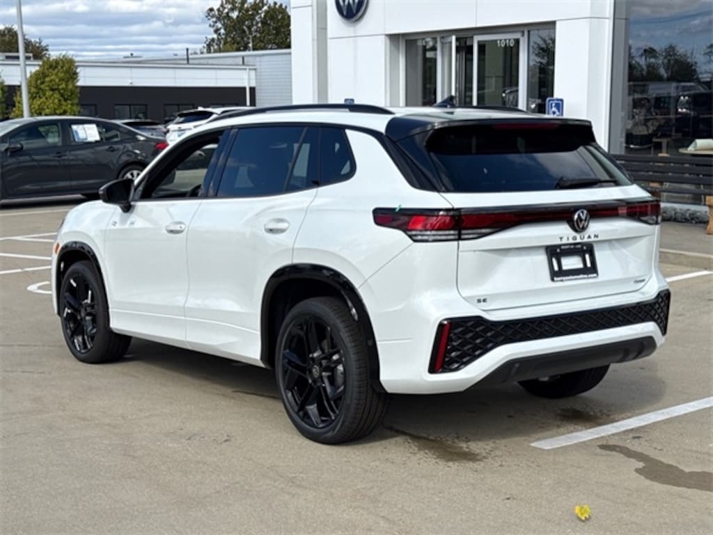 New 2025 Volkswagen Tiguan 2.0T SE R-Line Black SUV