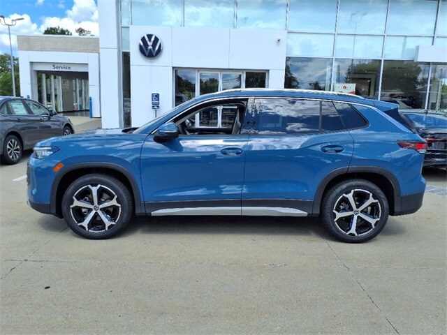 2025 Volkswagen Tiguan SE photo 3