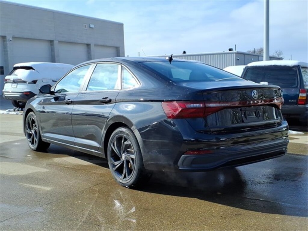 New 2025 Volkswagen Jetta 1.5T SE Sedan
