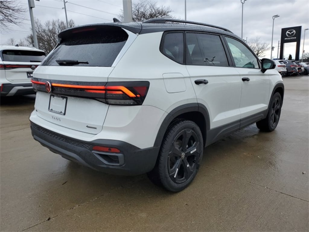 New 2026 Volkswagen Taos 1.5T SE Black SUV