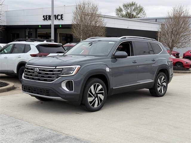 2025 Volkswagen Atlas SEL photo 2
