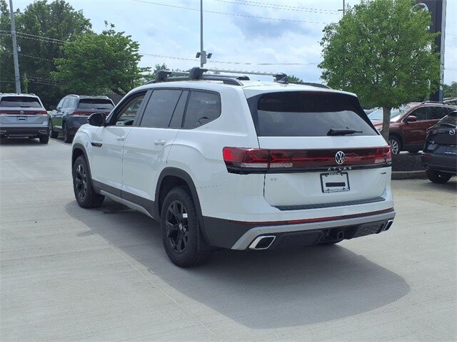 2025 Volkswagen Atlas Peak Edition SE photo 3
