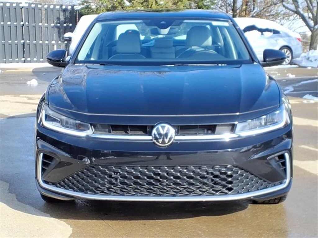 New 2025 Volkswagen Jetta 1.5T SE Sedan